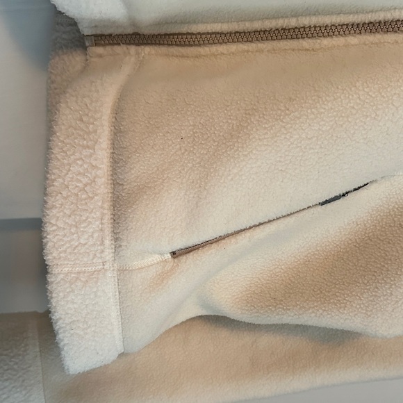 Patagonia Cropped Synchilla Cream Zip-Up Hooded Fleece - Picture 8 of 9